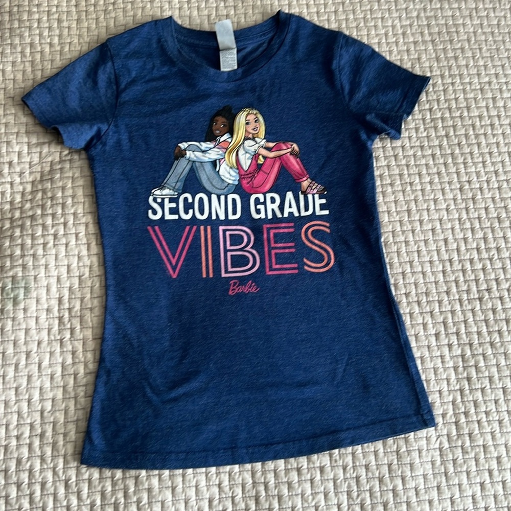 Girl’s short sleeve Barbie tee. Size S